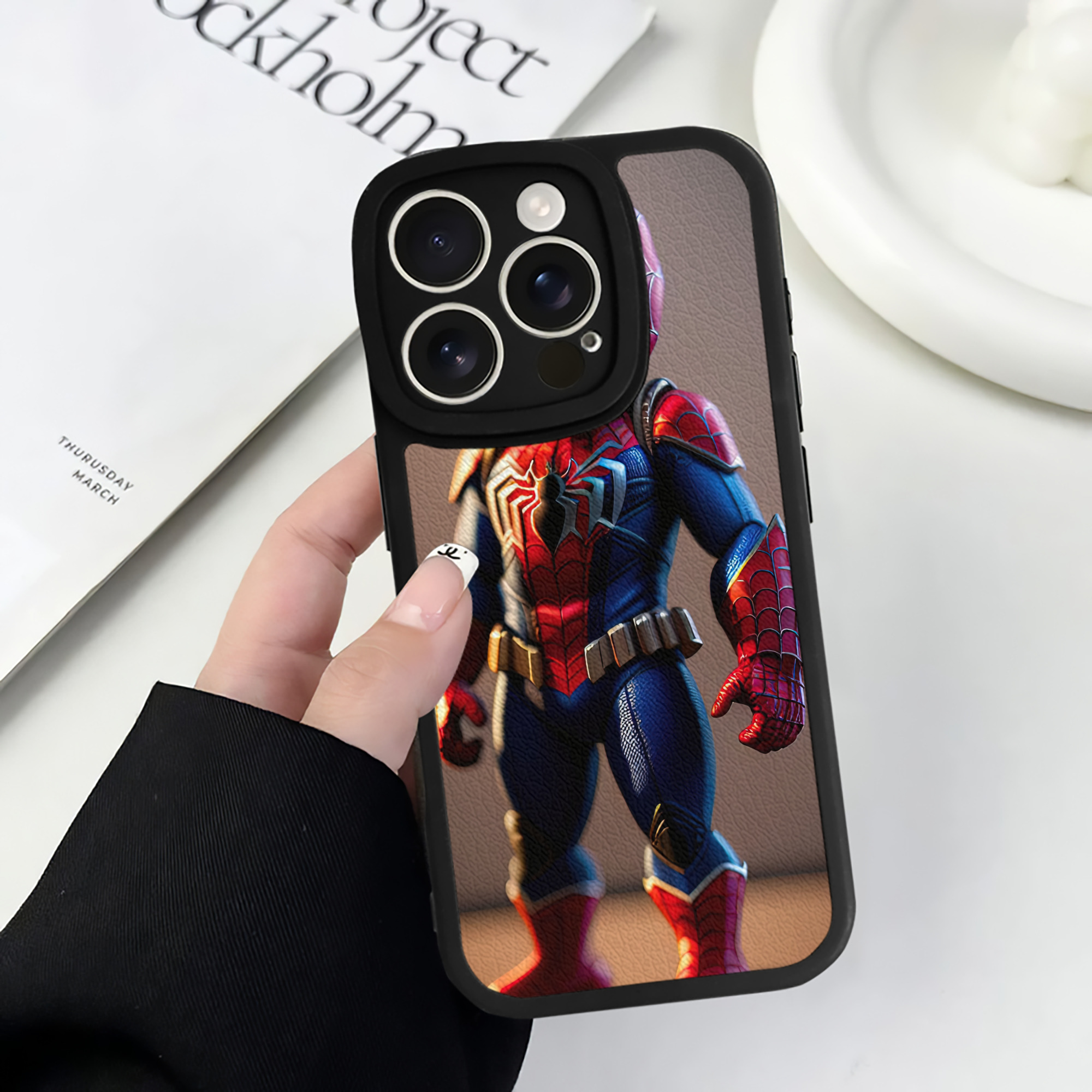 （画像用） Spider Man スパイダーマン 【iPhone 16シリーズ対応】シリコンスマホケース（レザー調） 材質：シリコン